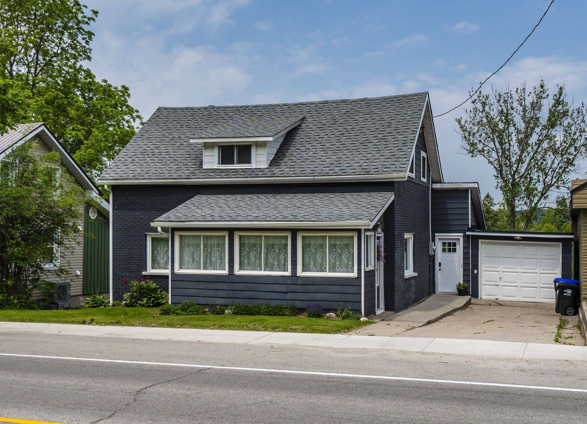 69 Robert ST W, Penetanguishene, ON L9M 1N1