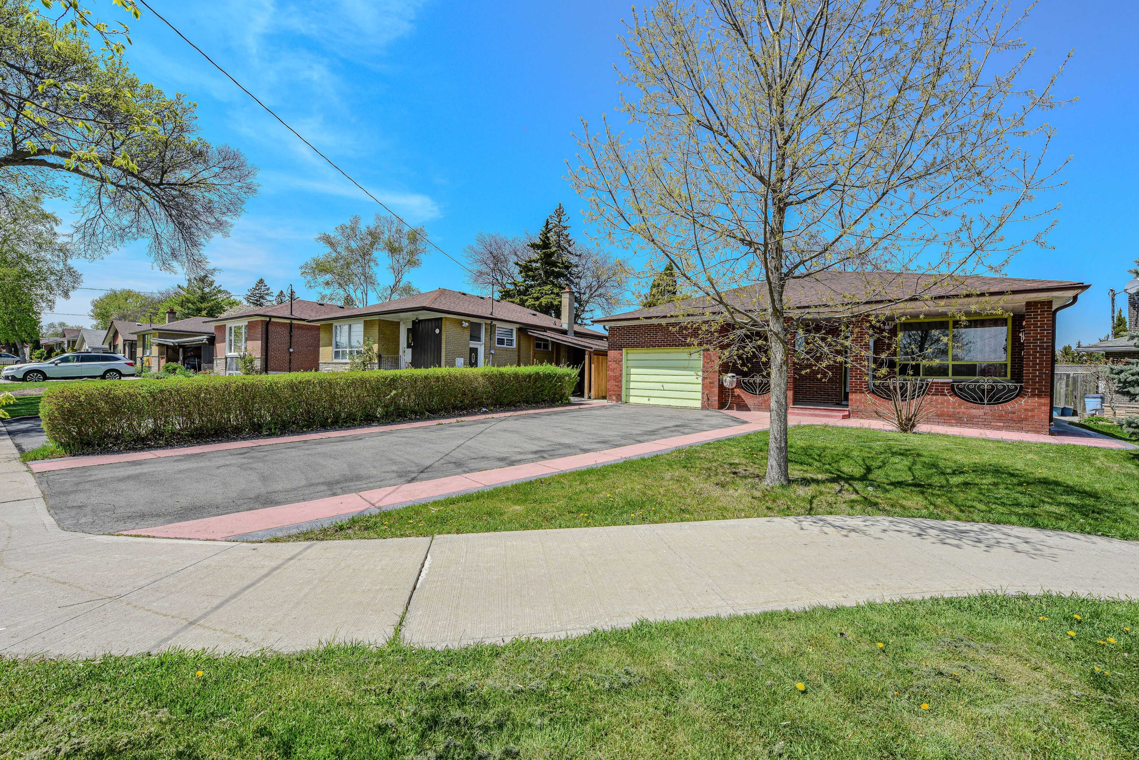 Toronto W10, ON M9V 1X1,35 Taysham CRES