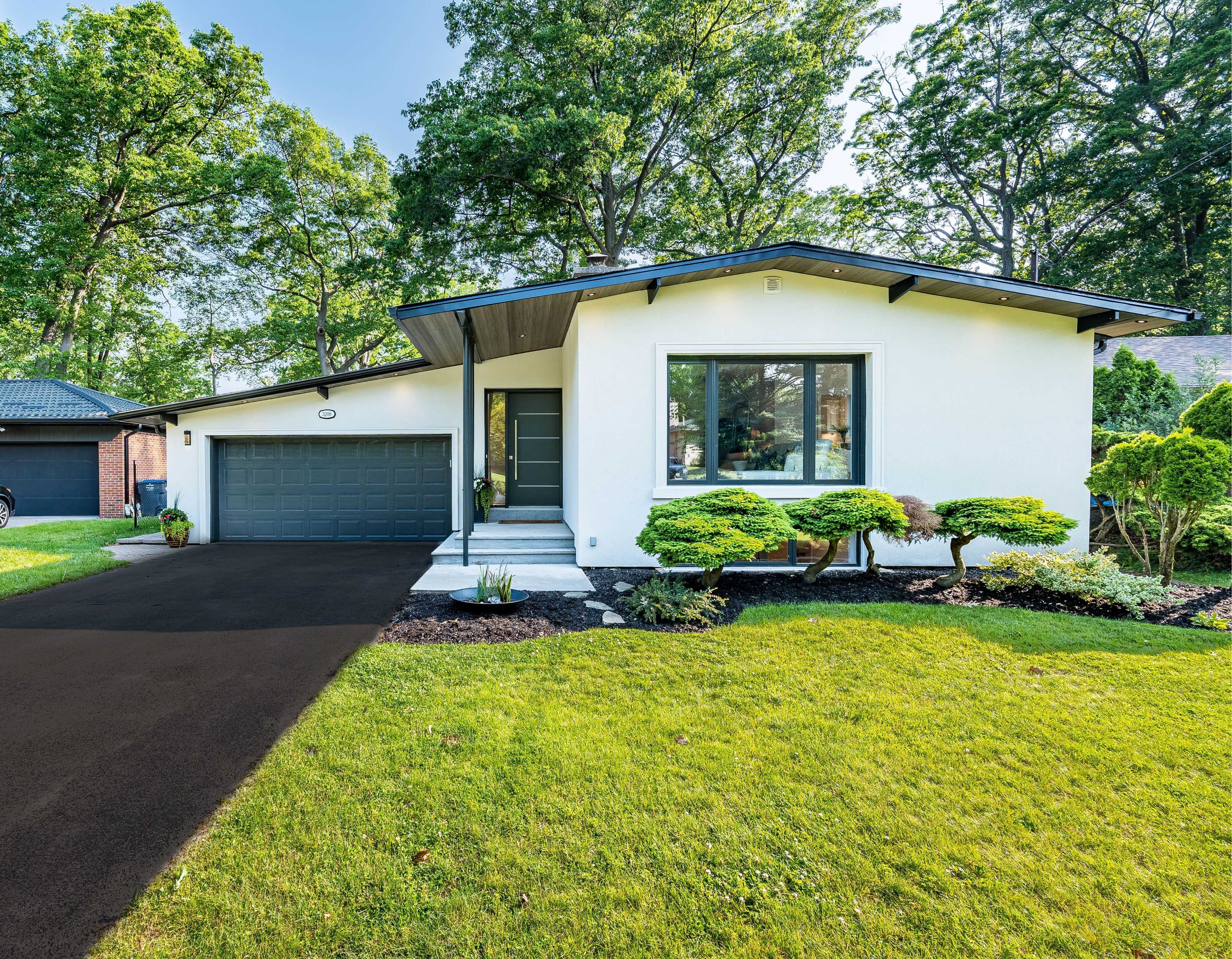Mississauga, ON L5C 2M3,3208 Flynn CRES
