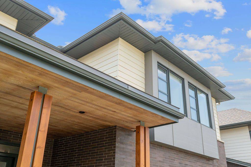 Kanata, ON K2M 0H1,301 Long Acres ST