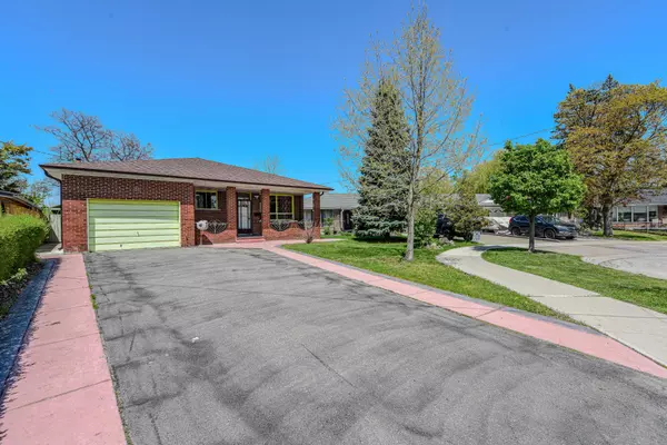 Toronto W10, ON M9V 1X1,35 Taysham CRES