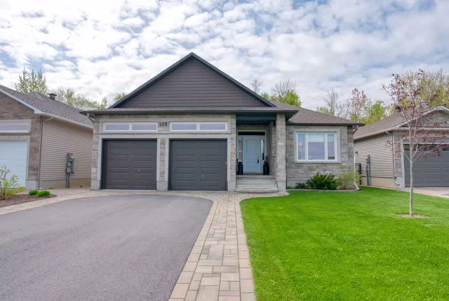 126 Pioneer RD, Russell, ON K4R 0C9