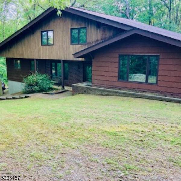 5 Forest Dr, Hampton Twp., NJ 07860