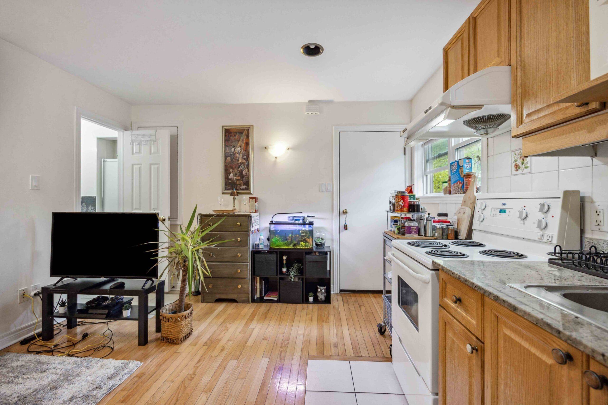 Toronto C14, ON M2N 4G7,2 Waring CT #2nd Floor