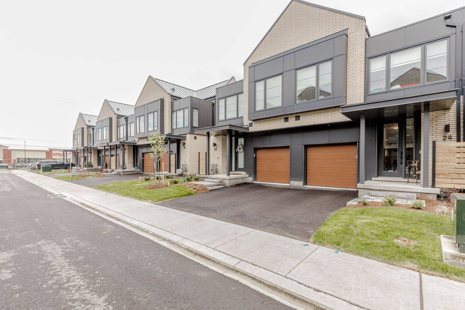 Burlington, ON L7M 4Y4,2273 Turnberry RD #24