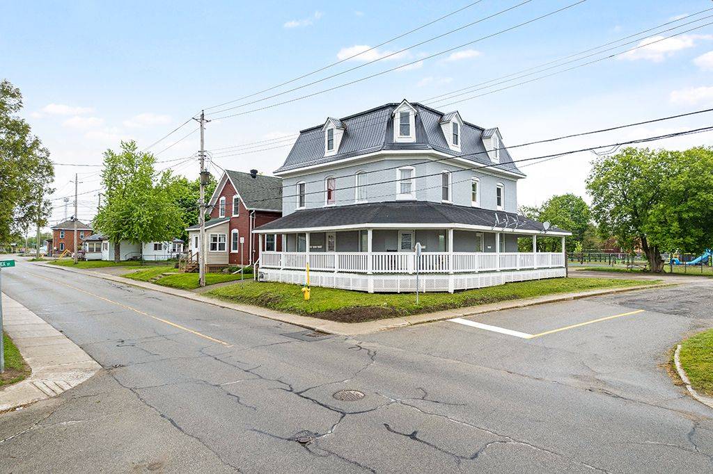 Smiths Falls, ON K7A 2Z5,151 Chambers ST