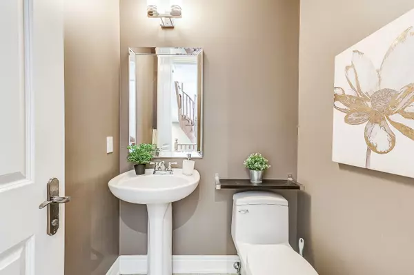 Vaughan, ON L6A 0C4,61 Golden Spruce LN