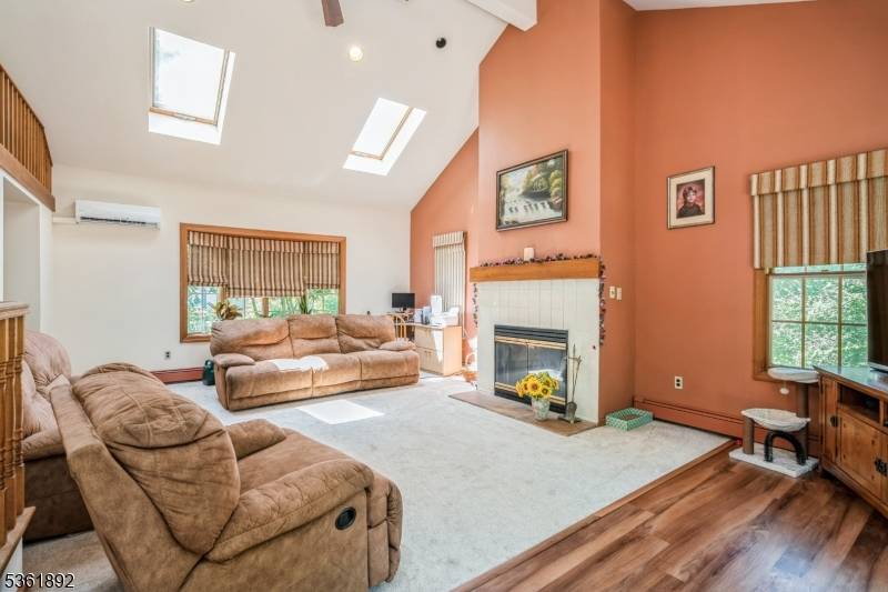 18 Mitchell Ave, Roseland Boro, NJ 07068