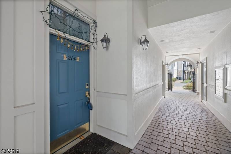 Livingston Twp., NJ 07039,214 Kensington Ln