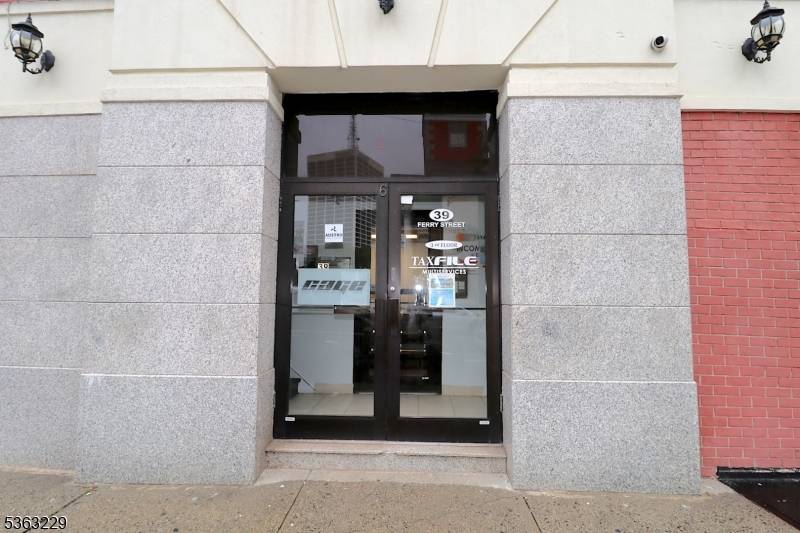 39 Ferry St, Newark City, NJ 07105