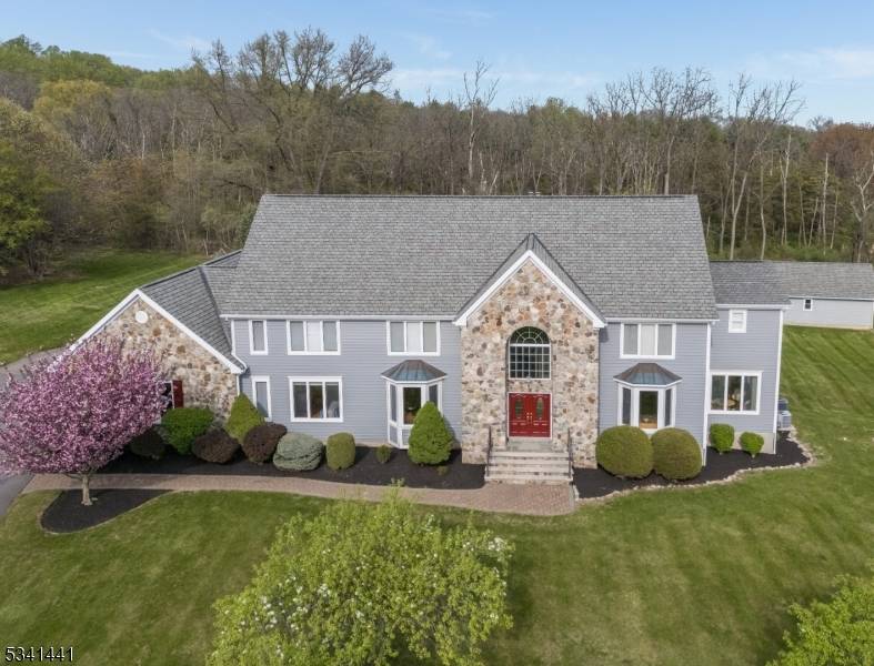 3 Peach Tree Ln, Clinton Twp., NJ 08833