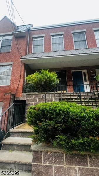 Jersey City, NJ 07304,20 Manning Ave #2