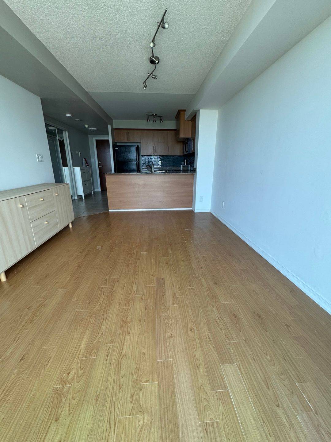 Toronto E11, ON M1B 0A1,6 Rosebank DR E #17D