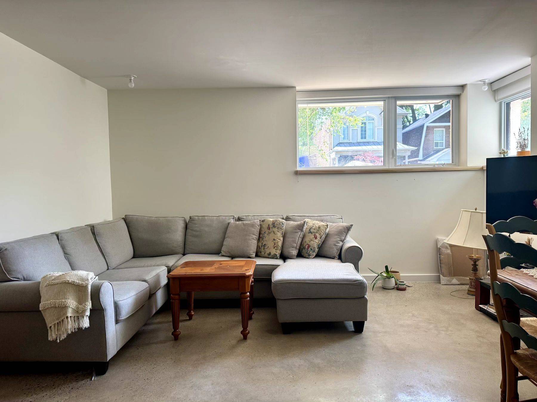 Toronto E02, ON M4E 2K5,148 Golfview AVE #Lower