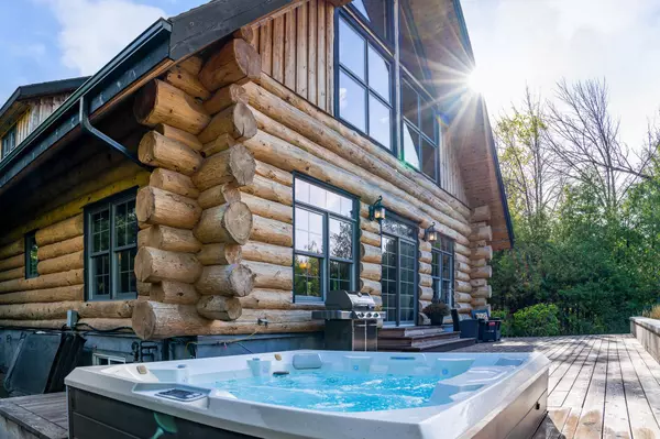 Collingwood, ON L9Y 5B2,44 TRAILS End