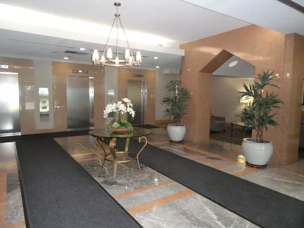 Mississauga, ON L5L 5P9,2177 Burnhamthorpe RD W ##909