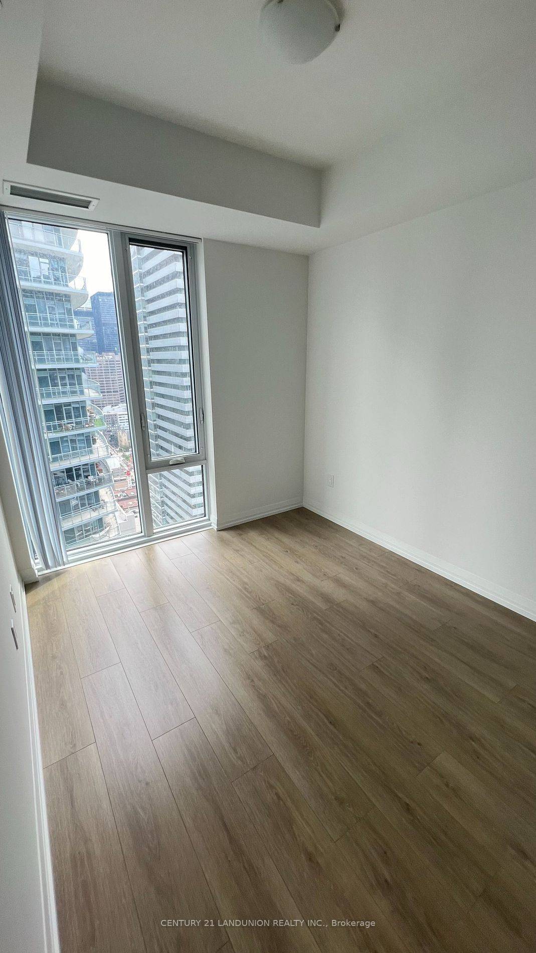 Toronto C01, ON M5V 0W6,8 Widmer ST #3707