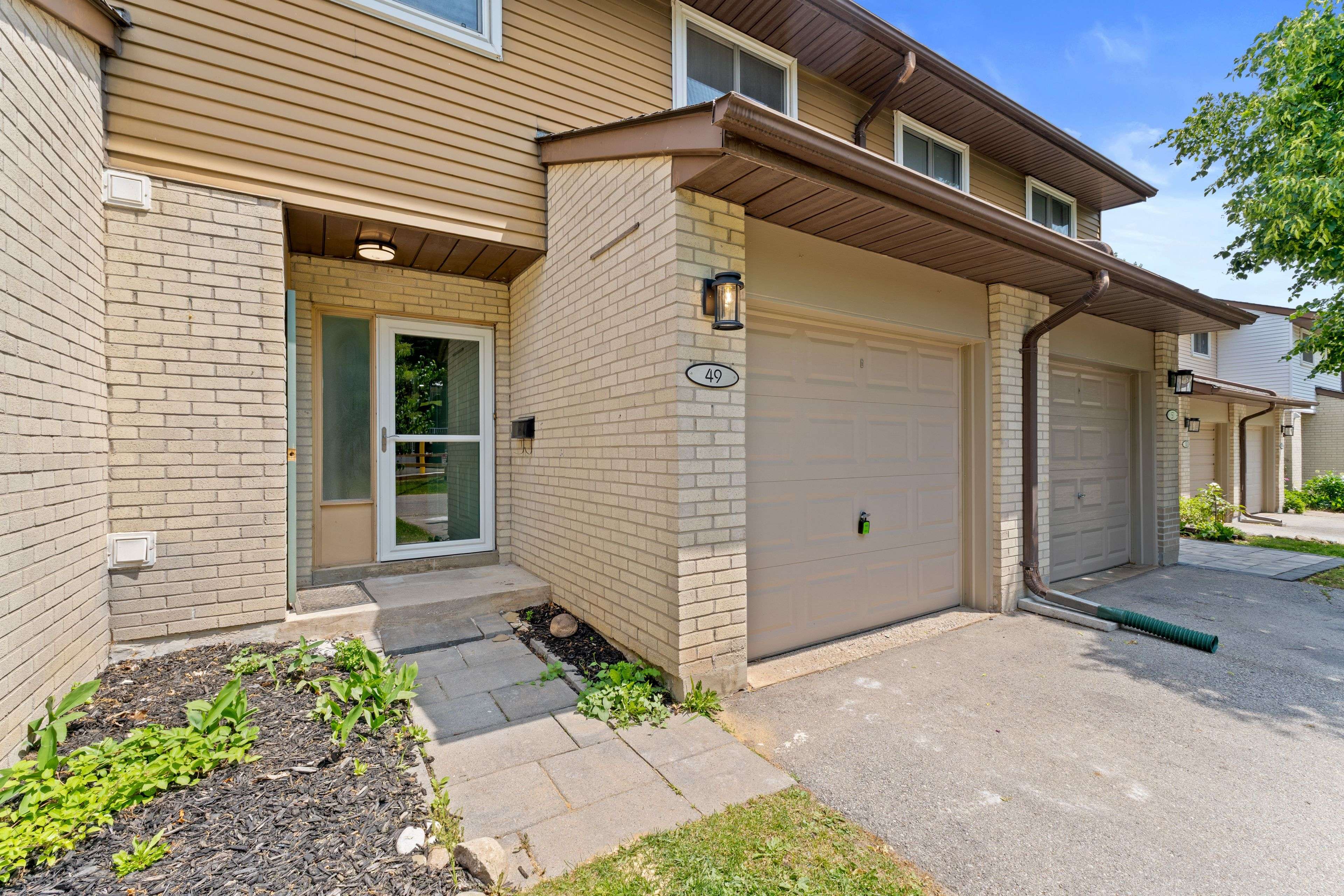 Halton Hills, ON L7G 4Y7,49 LYNDEN CIR