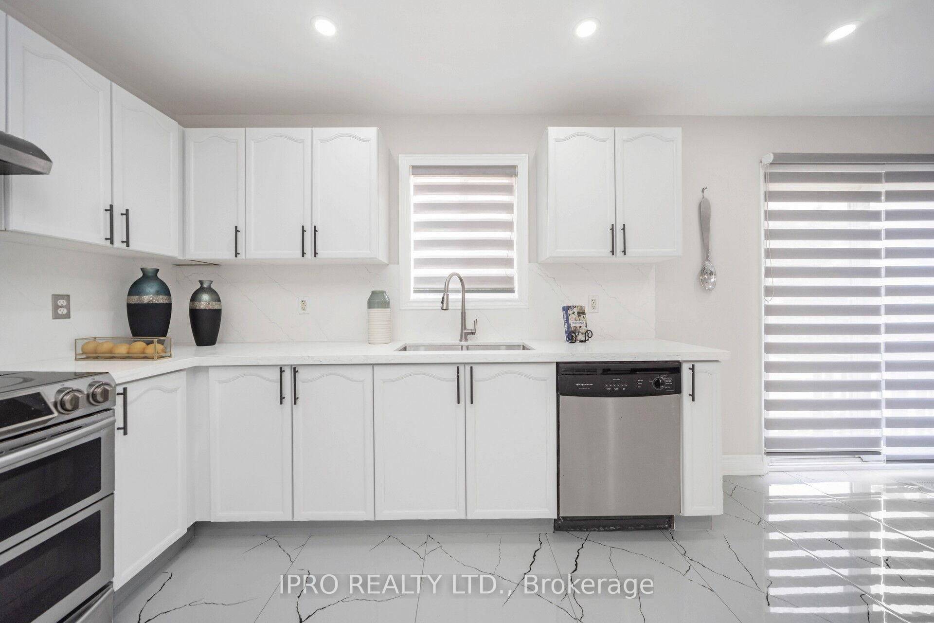 Brampton, ON L7A 2T9,21 Sandway DR