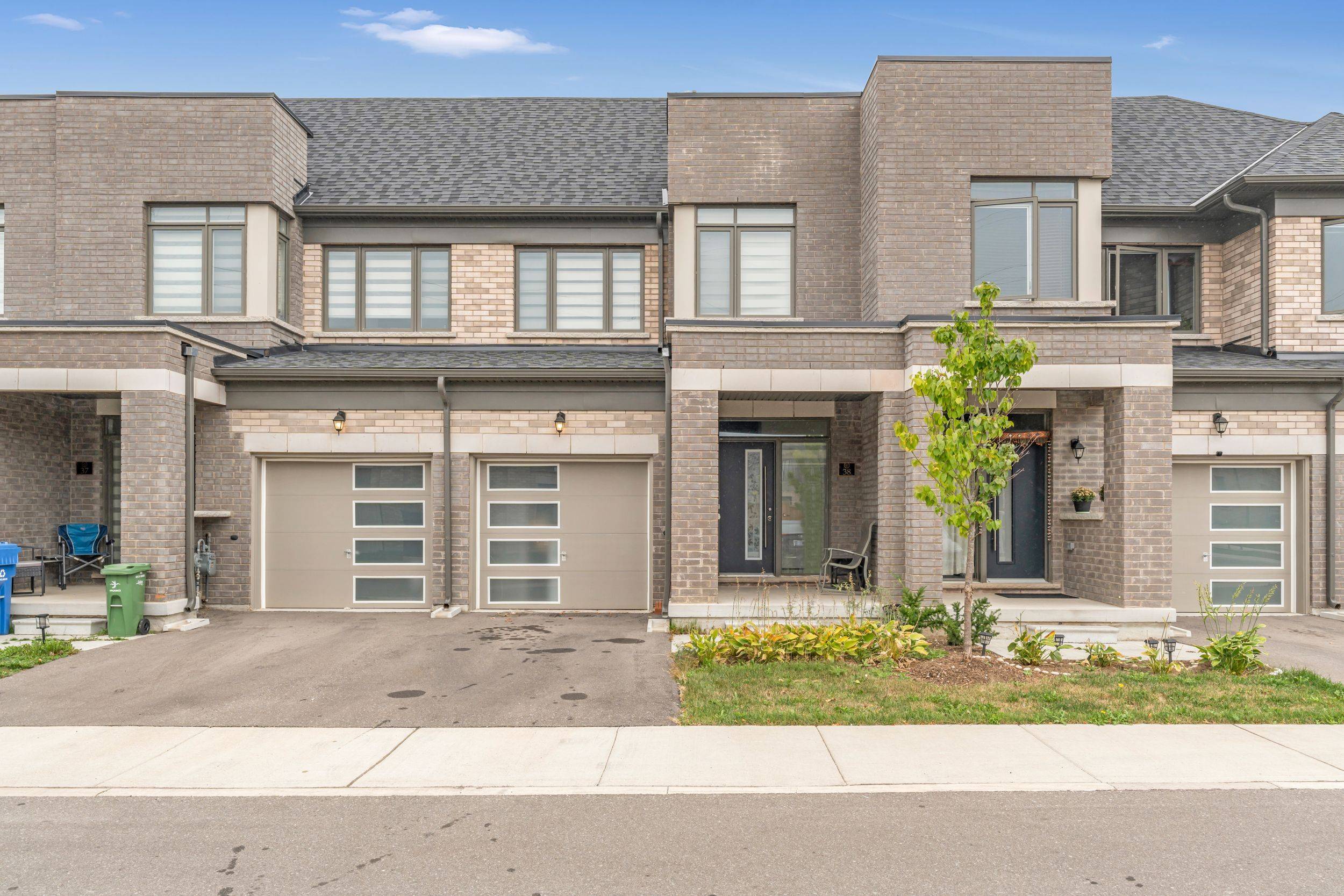 Guelph, ON N1K 0E2,166 Deerpath DR #38