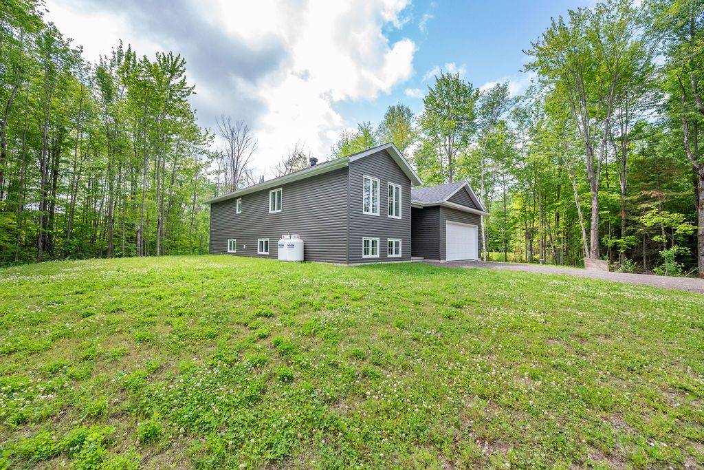 Horton, ON K7V 3Z8,116 Storyland RD