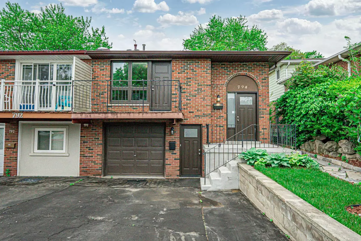 Mississauga, ON L5J 2Y2,794 Embassy AVE