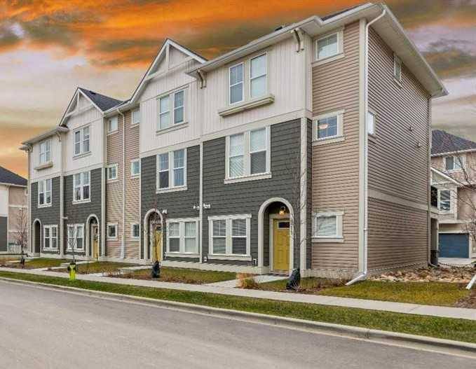 Airdrie, AB T4B 5C3,211 South Point PARK Southwest