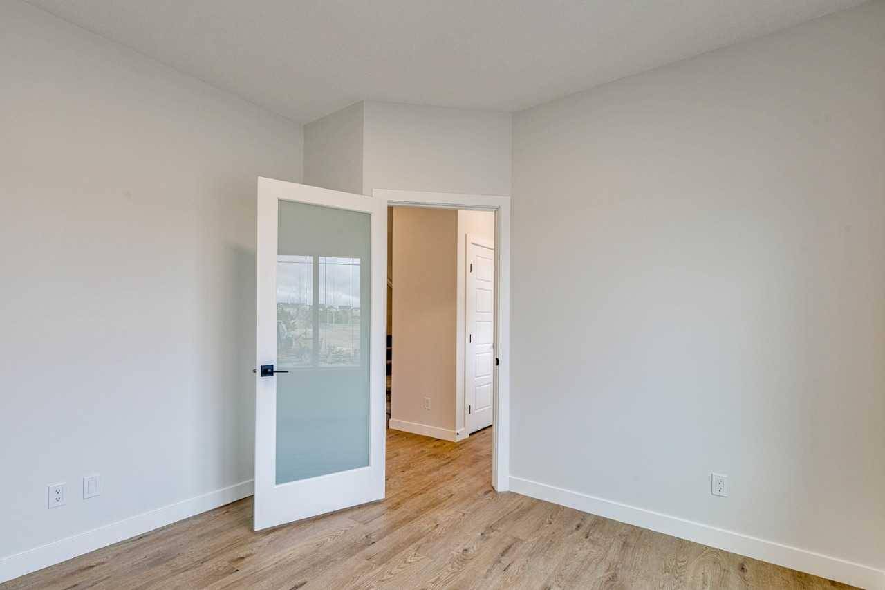 Calgary, AB T3M3Z2,640 Buffaloberry MNR Southeast