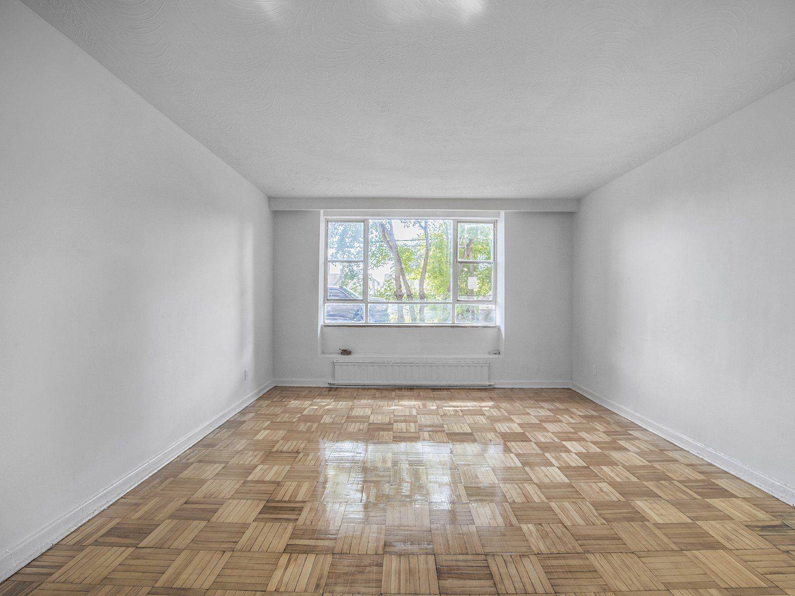 Toronto E03, ON M4J 2L3,165 Cosburn AVE #315
