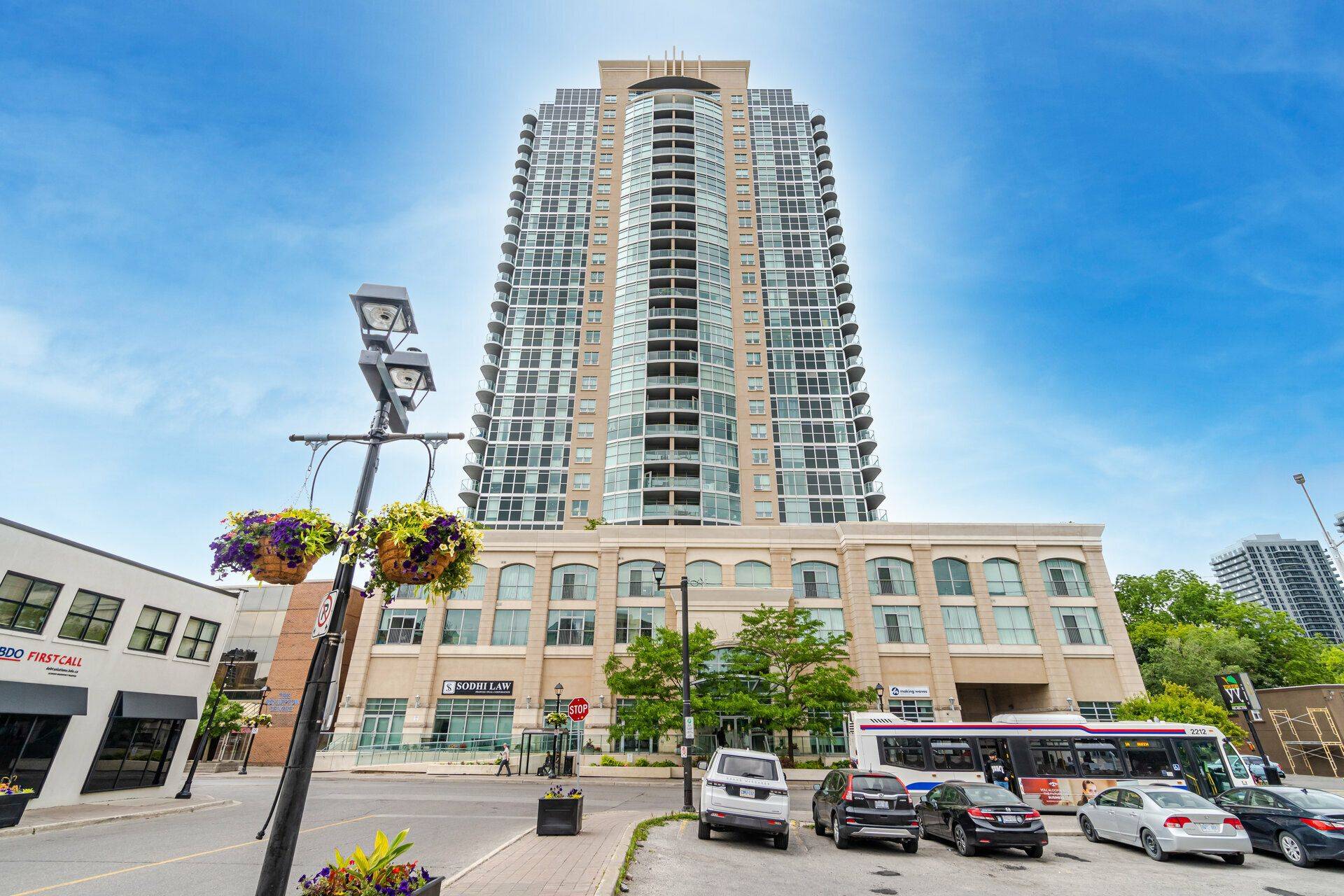 9 George ST N #1910, Brampton, ON L6X 0T6