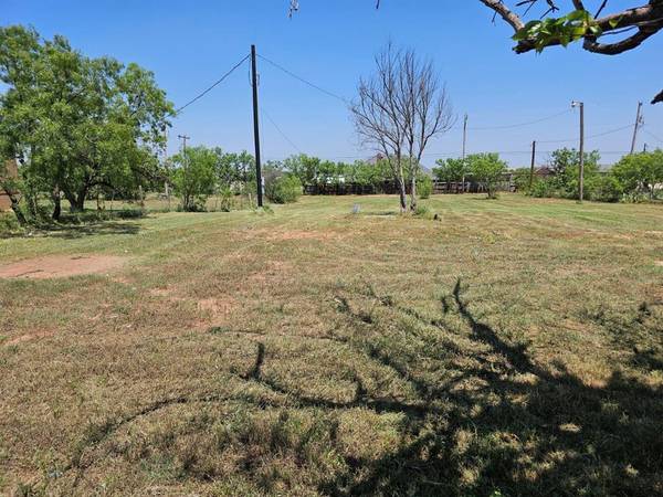 Tye, TX 79563,110 Apache Road
