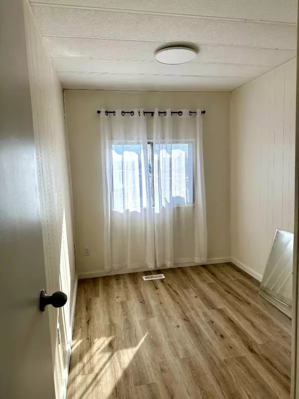 Girouxville, AB T0H 1S0,5028 53 AVE