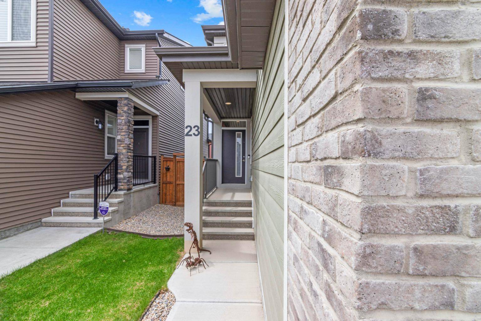 Calgary, AB T2X 4L1,23 Wolf Hollow MNR Southeast