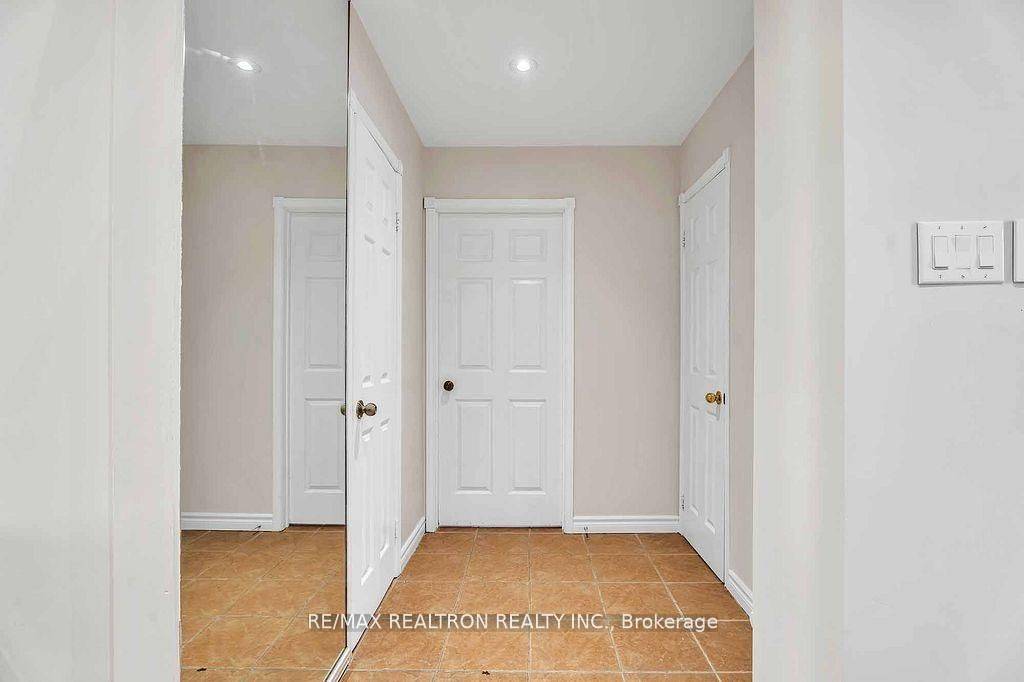 Aurora, ON L4G 3R2,89 Batson DR #Upper