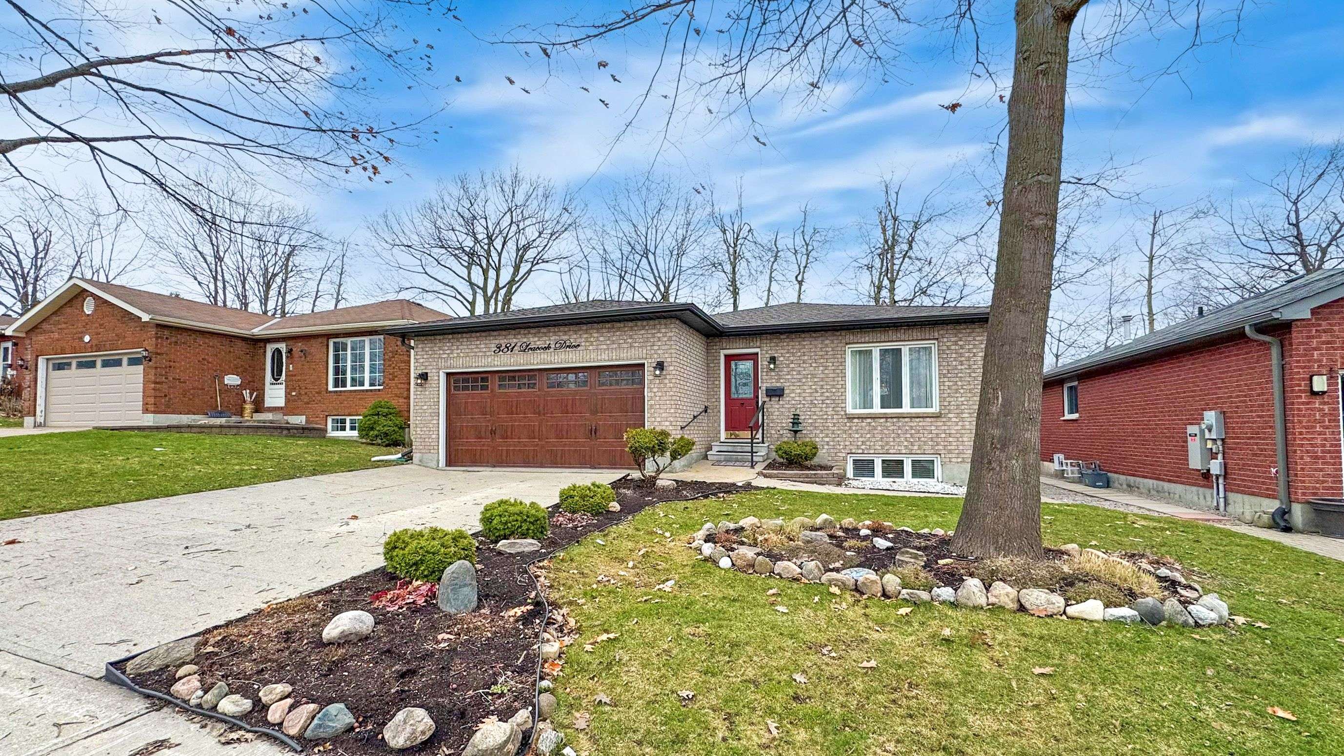 Barrie, ON L4N 5S6,381 Leacock DR #Main floor