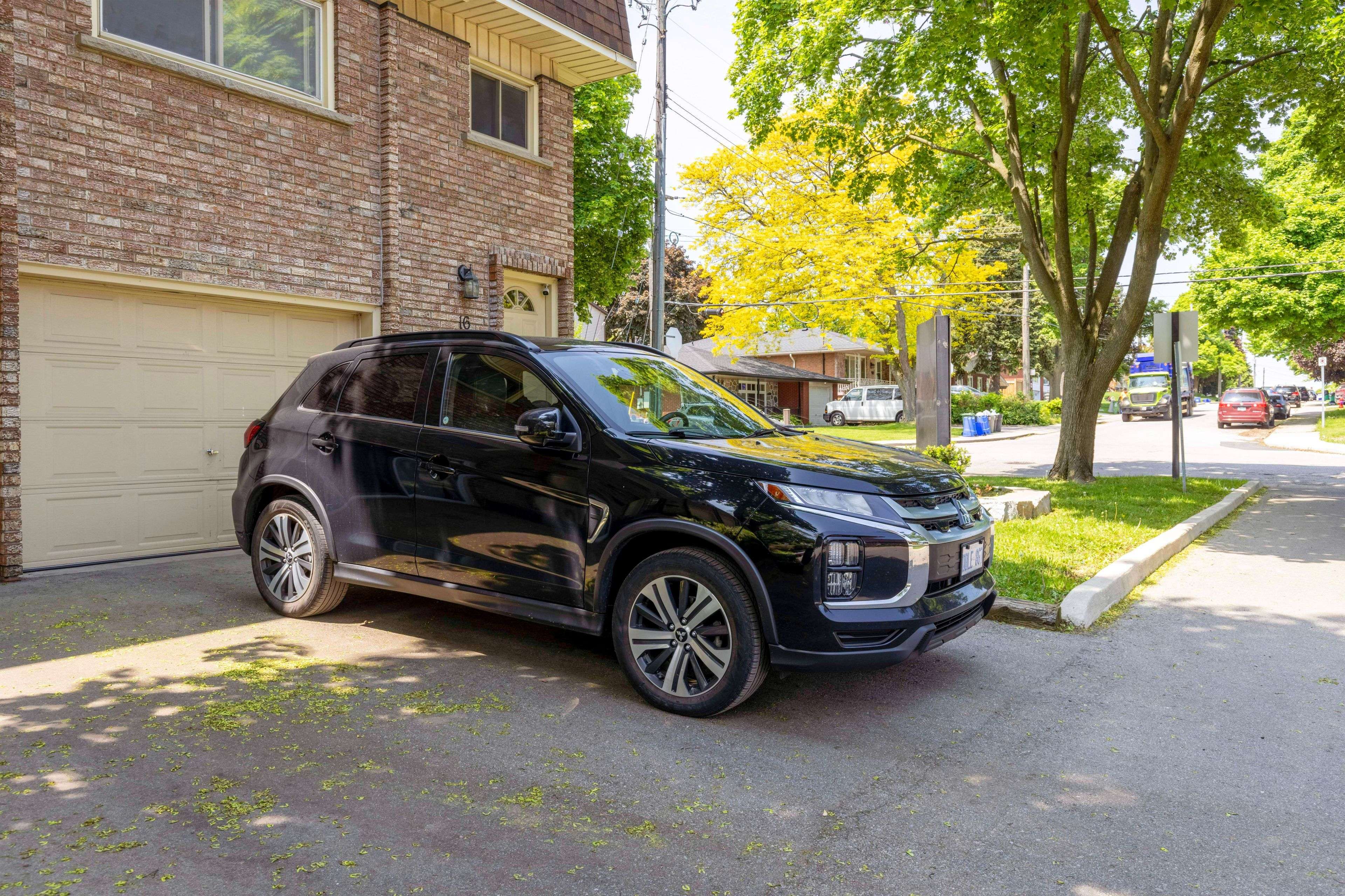 Hamilton, ON L9C 5Y9,125 Bonaventure DR #16