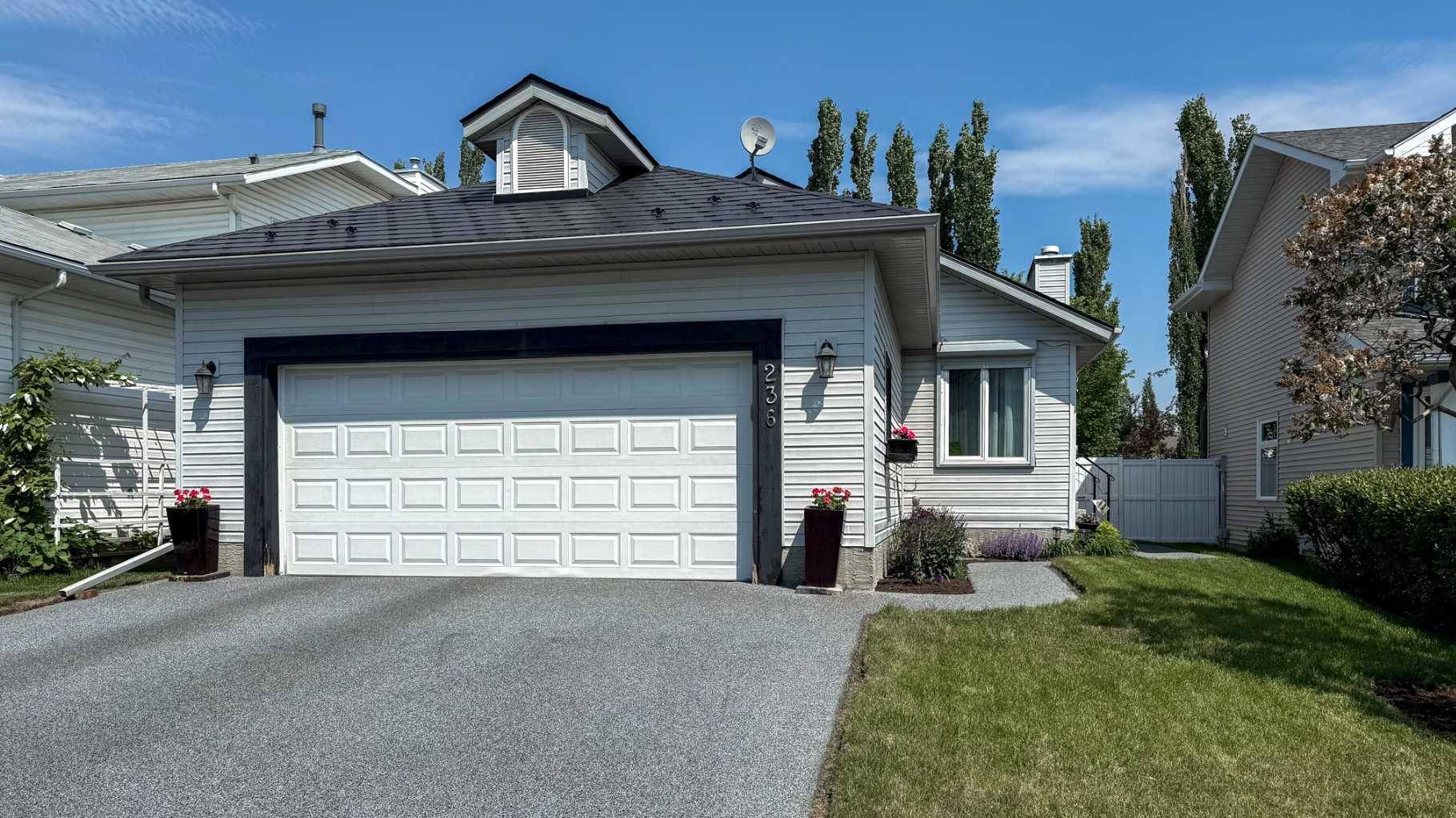 Calgary, AB T3G 3R6,236 Hawkland CIR Northwest