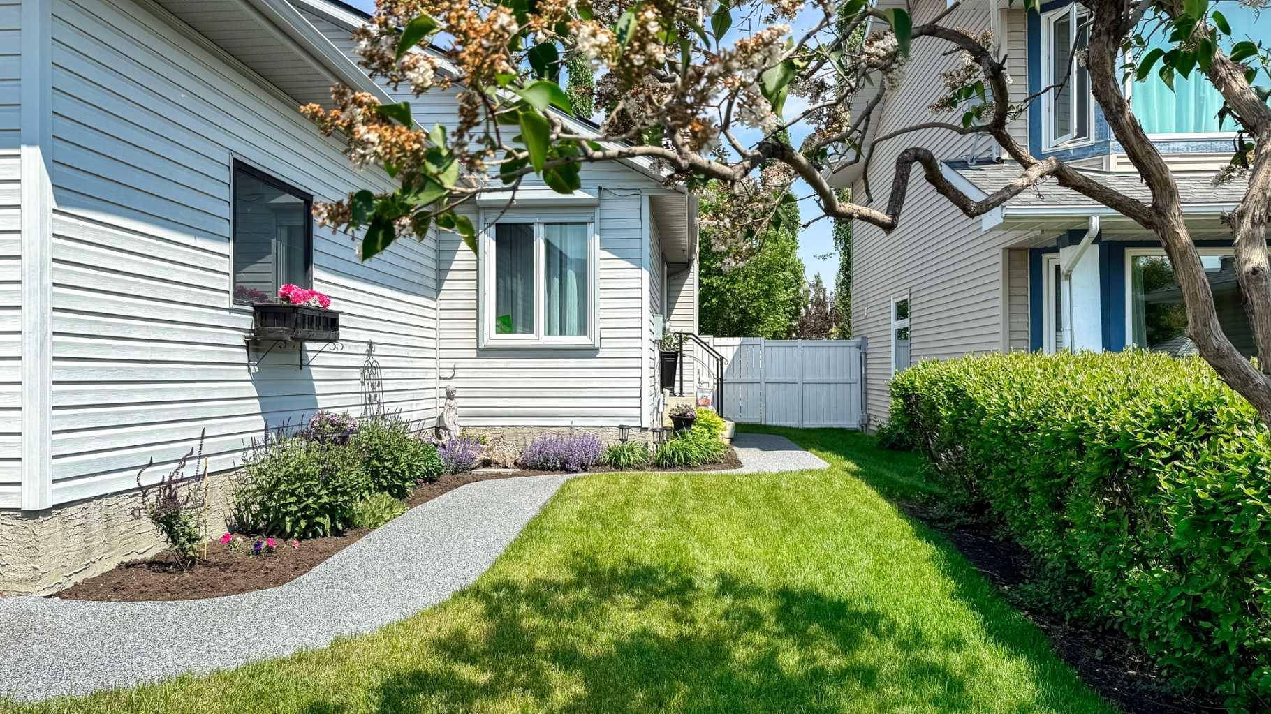 Calgary, AB T3G 3R6,236 Hawkland CIR Northwest