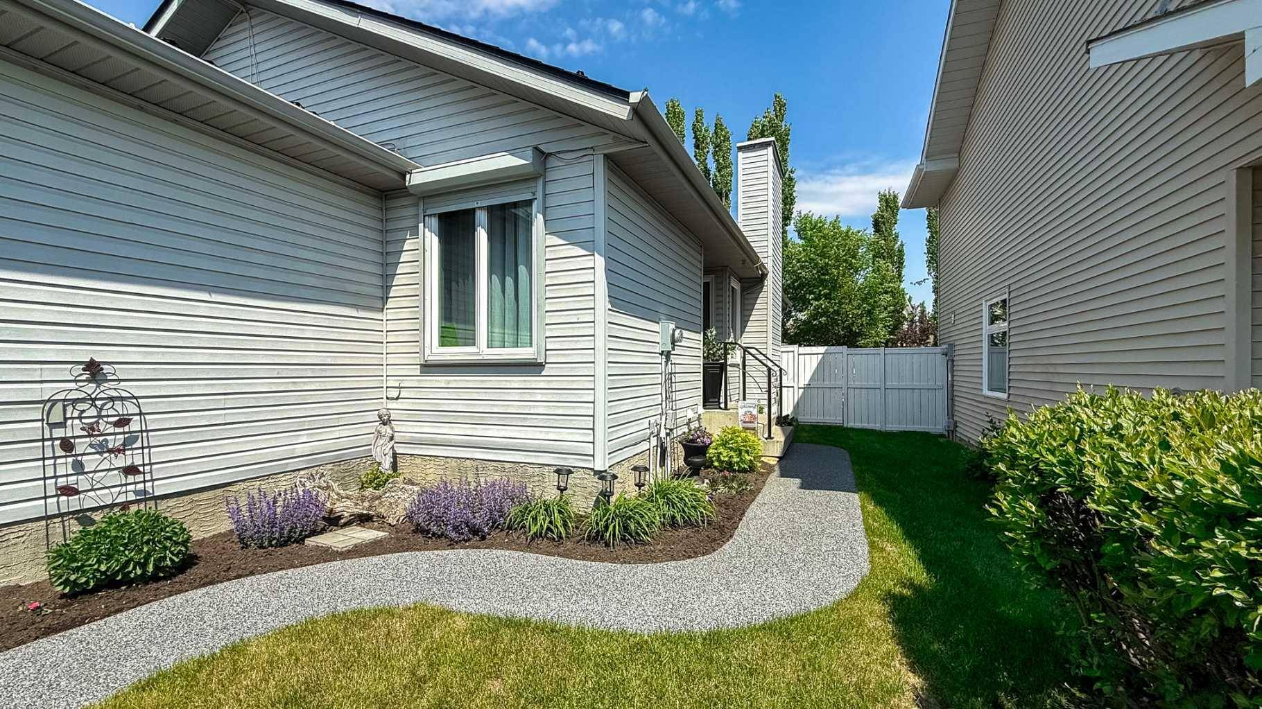 Calgary, AB T3G 3R6,236 Hawkland CIR Northwest