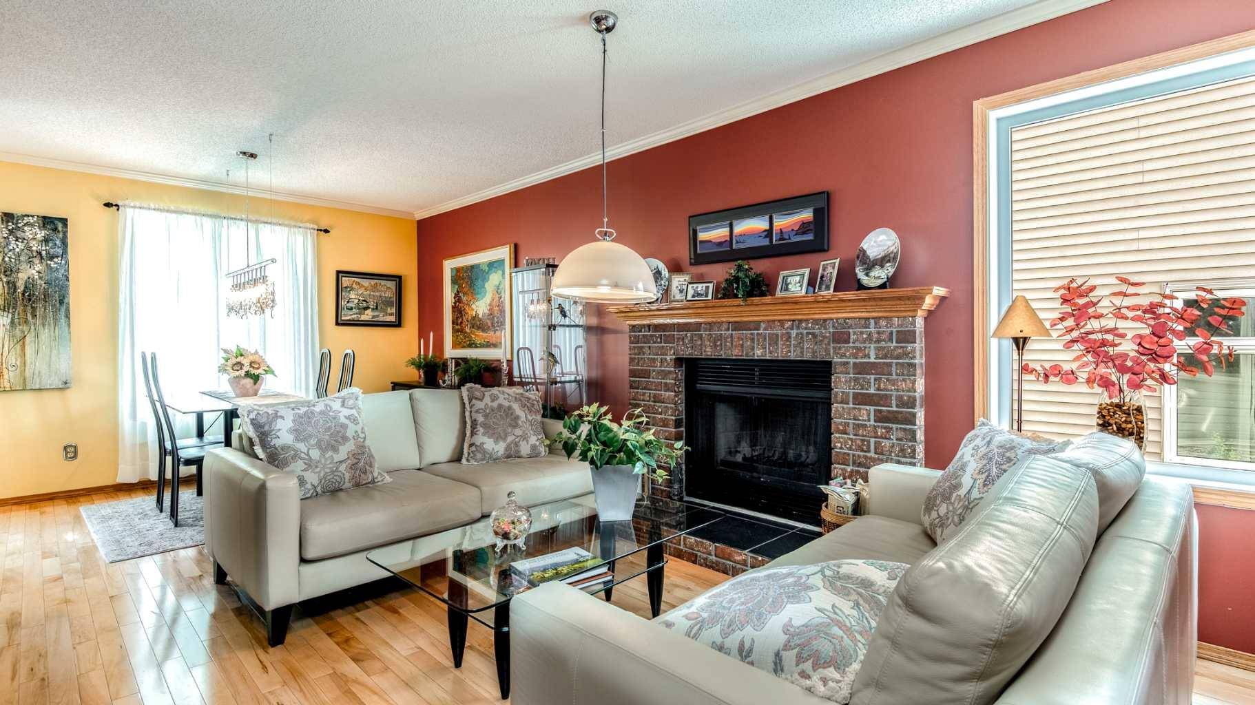Calgary, AB T3G 3R6,236 Hawkland CIR Northwest
