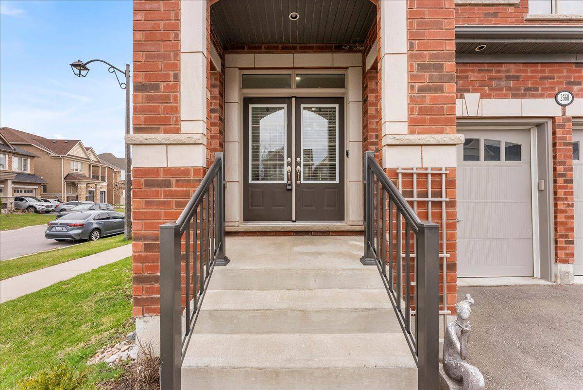 Oshawa, ON L1L 0M2,2560 Bandsman CRES