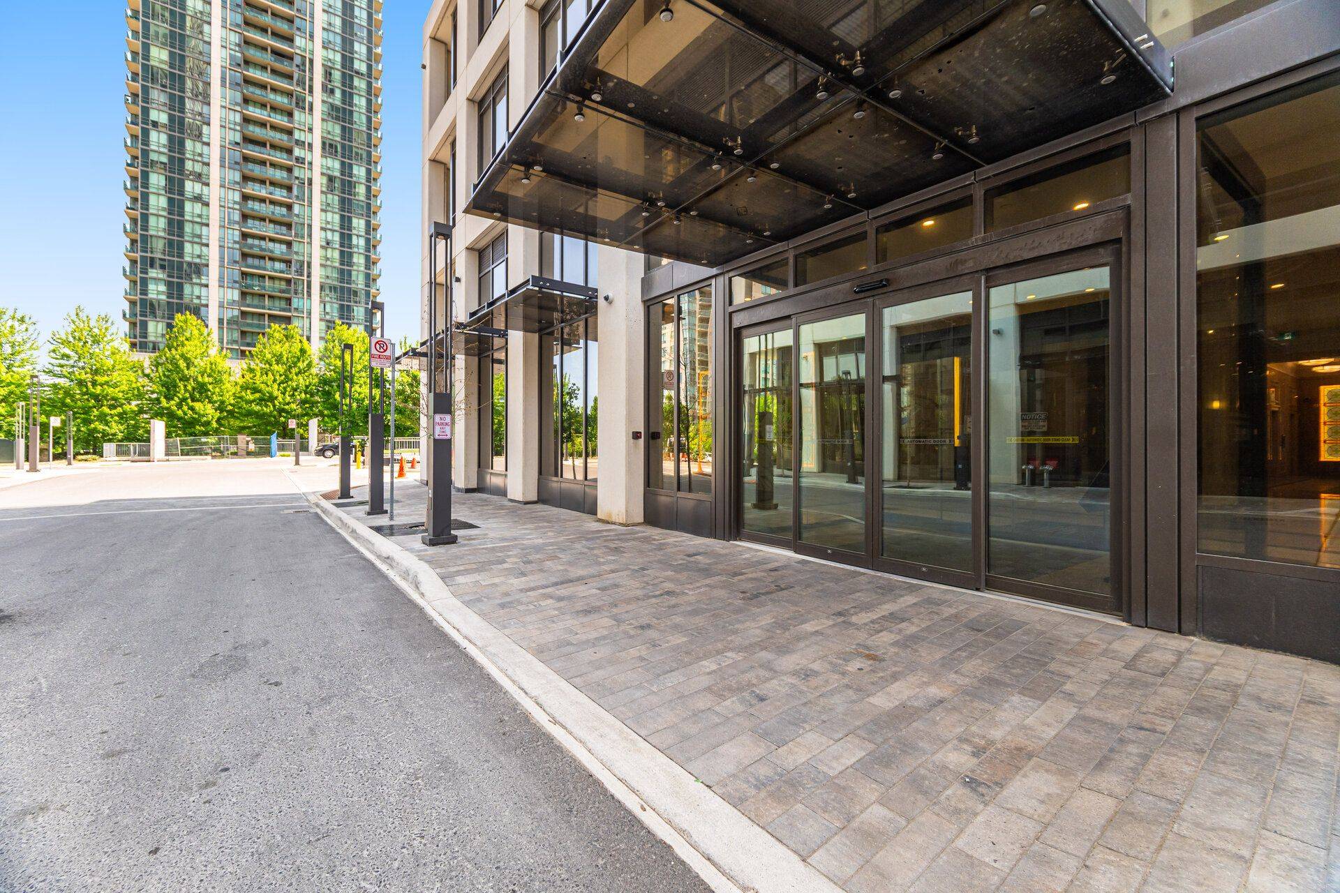 Mississauga, ON L5B 0N3,36 Elm DR W #606