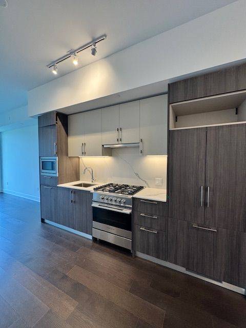 8 Manor RD W #805, Toronto C03, ON M4S 0E6