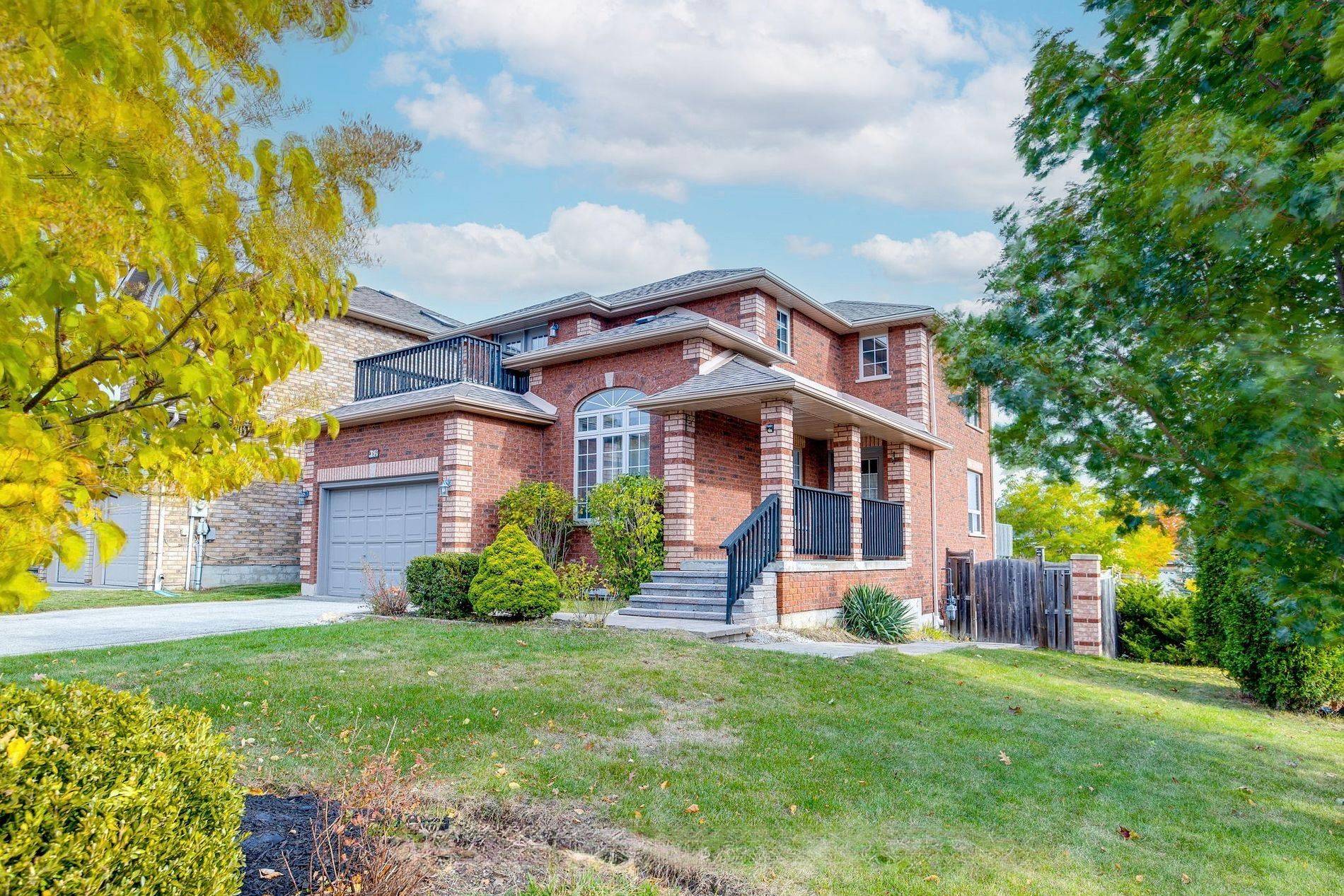 132 Brown Wood DR, Barrie, ON L4M 6M8