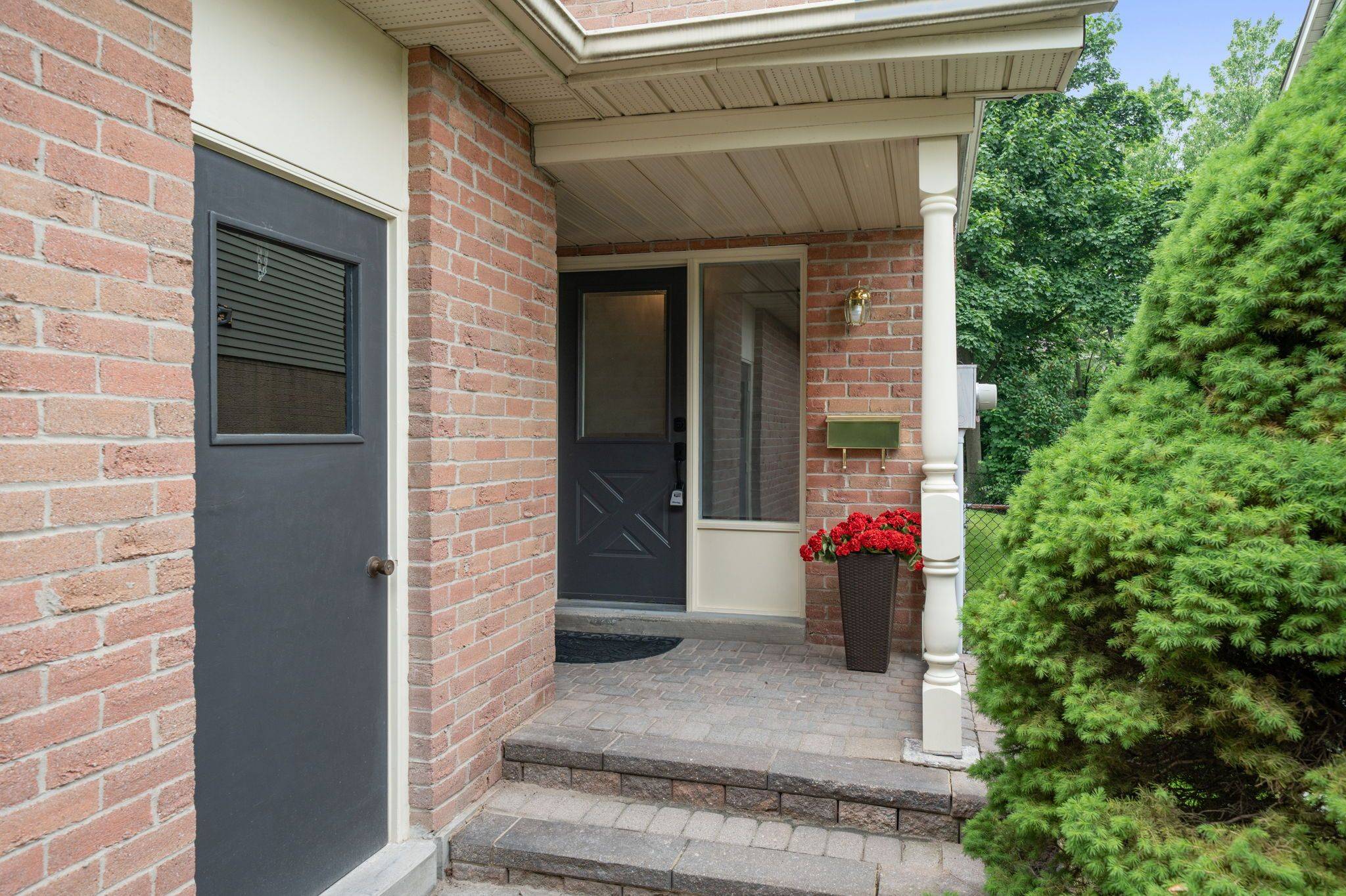 Mississauga, ON L5N 3A3,6217 Fullerton CRES
