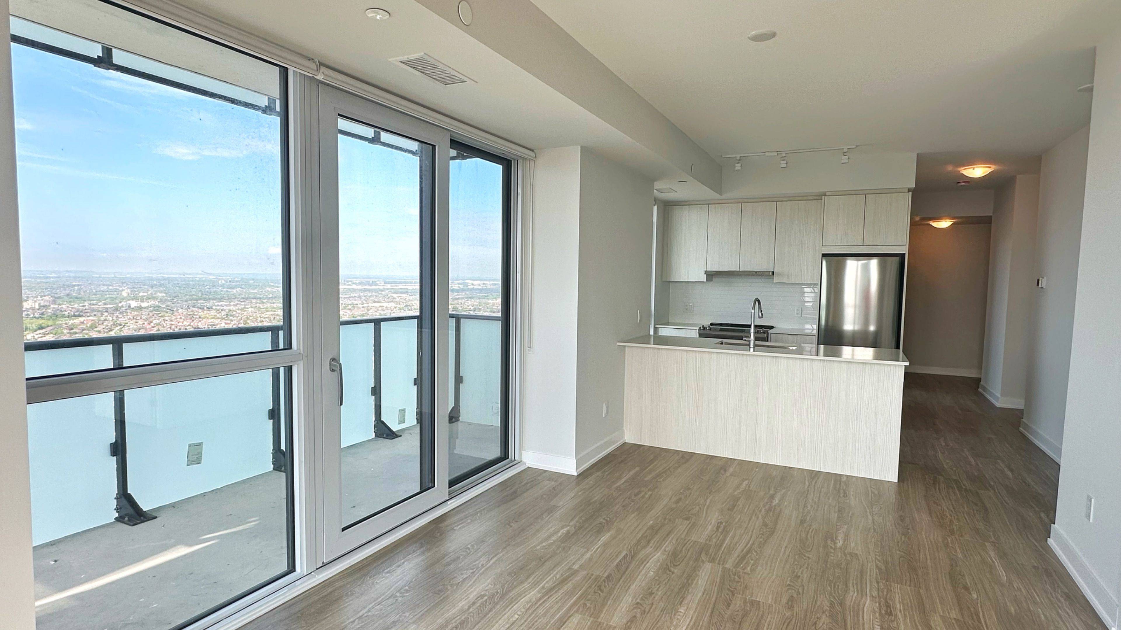 Mississauga, ON L5B 0L6,430 Squre One DR #4706