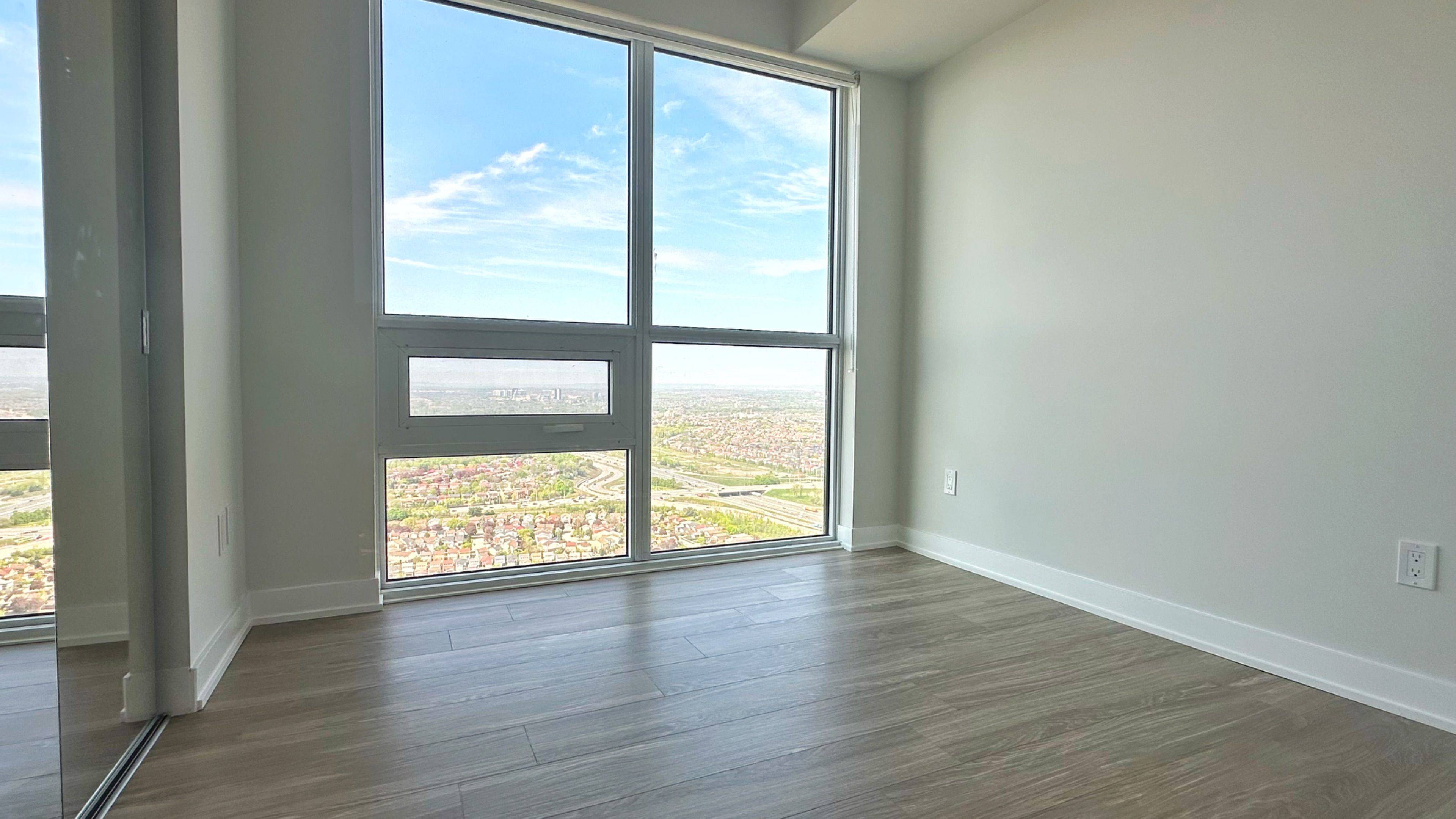 Mississauga, ON L5B 0L6,430 Squre One DR #4706