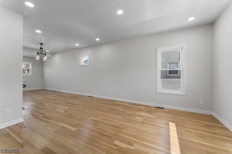 Lyndhurst Twp., NJ 07071,311 Travers Pl