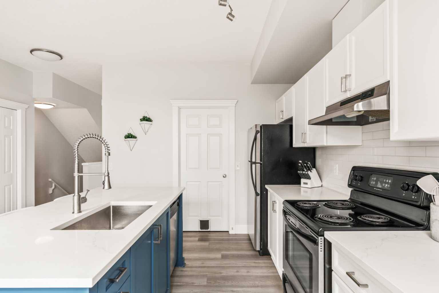 Calgary, AB T3H 5V7,35 Springborough BLVD SW #25