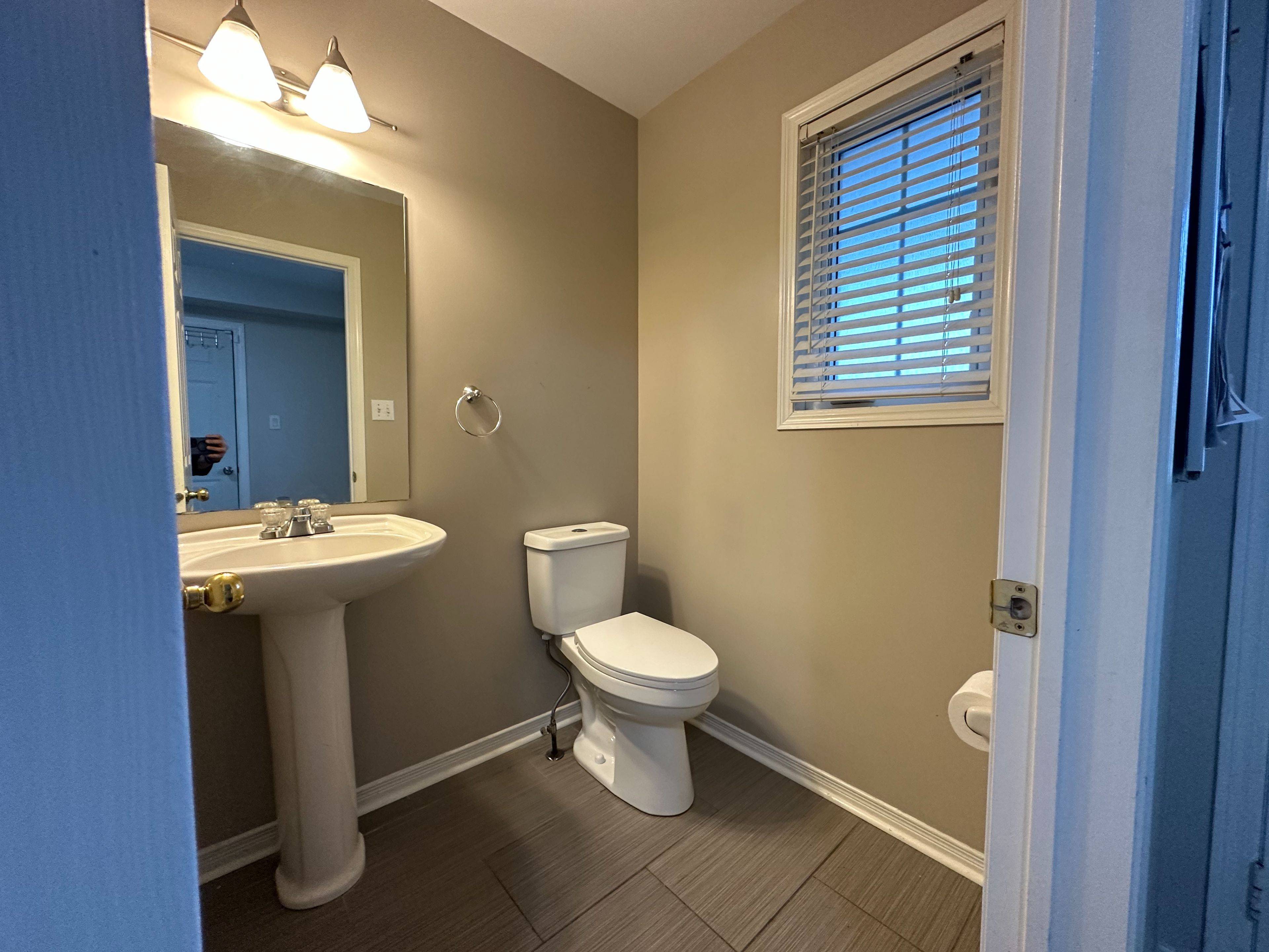Oshawa, ON L1K 2T2,1728 Radcliffe DR